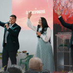 Dejó el espectáculo y los escenarios de música tropical para servir a Dios